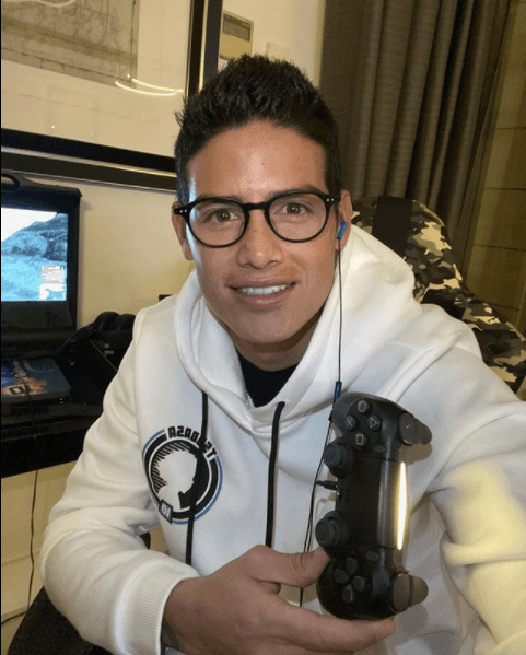 James Rodriguez confesó jugar mucho durante la cuarentena.
