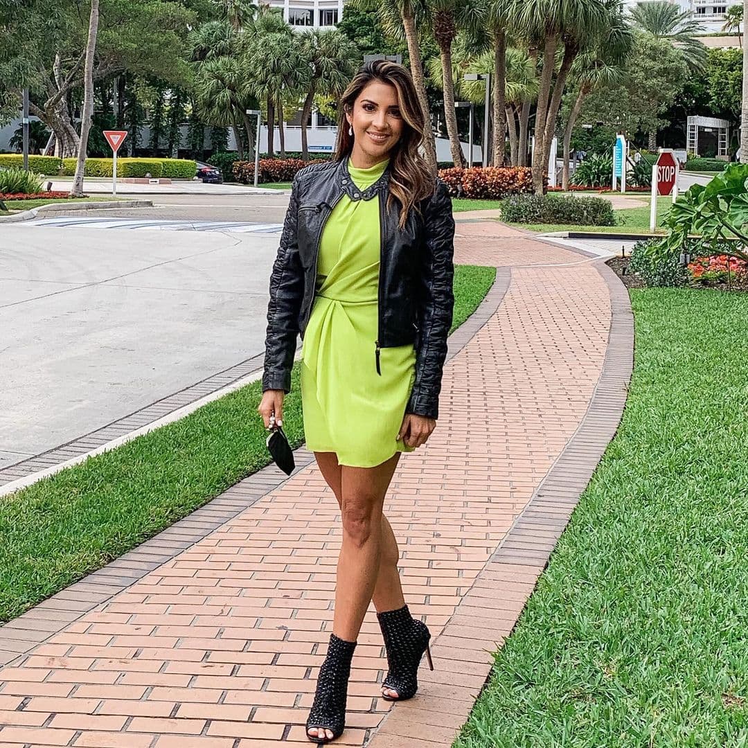 A nuestra Maity le encanta caminar por los rincones de Miami, y siempre lo hace muy bella y sonriente.