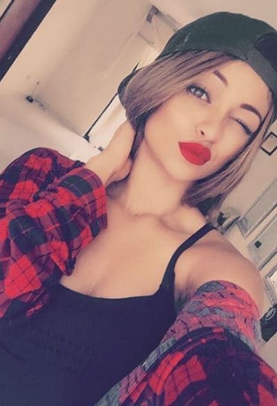 Su pasión por el baile, la música y el canto la tiene desde muy niña.