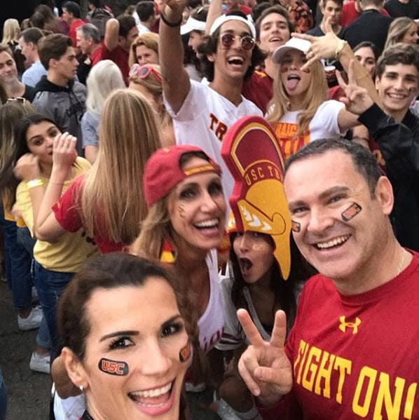 Lili y Alan se pusieron la camiseta de los Troyanos, equipo que resultó ganador.