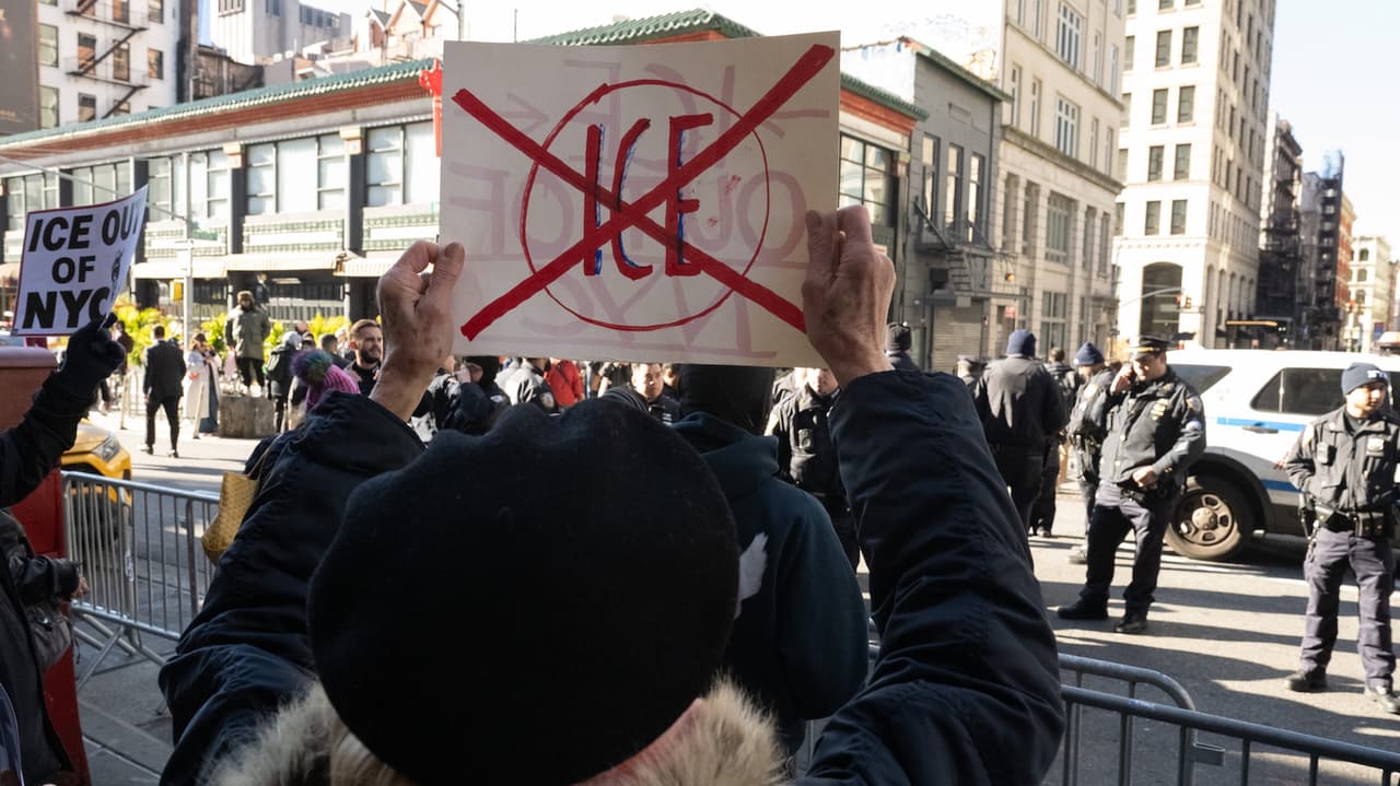 Arrestan a manifestantes que intentaron frenar supuesto operativo de ICE en Nueva York