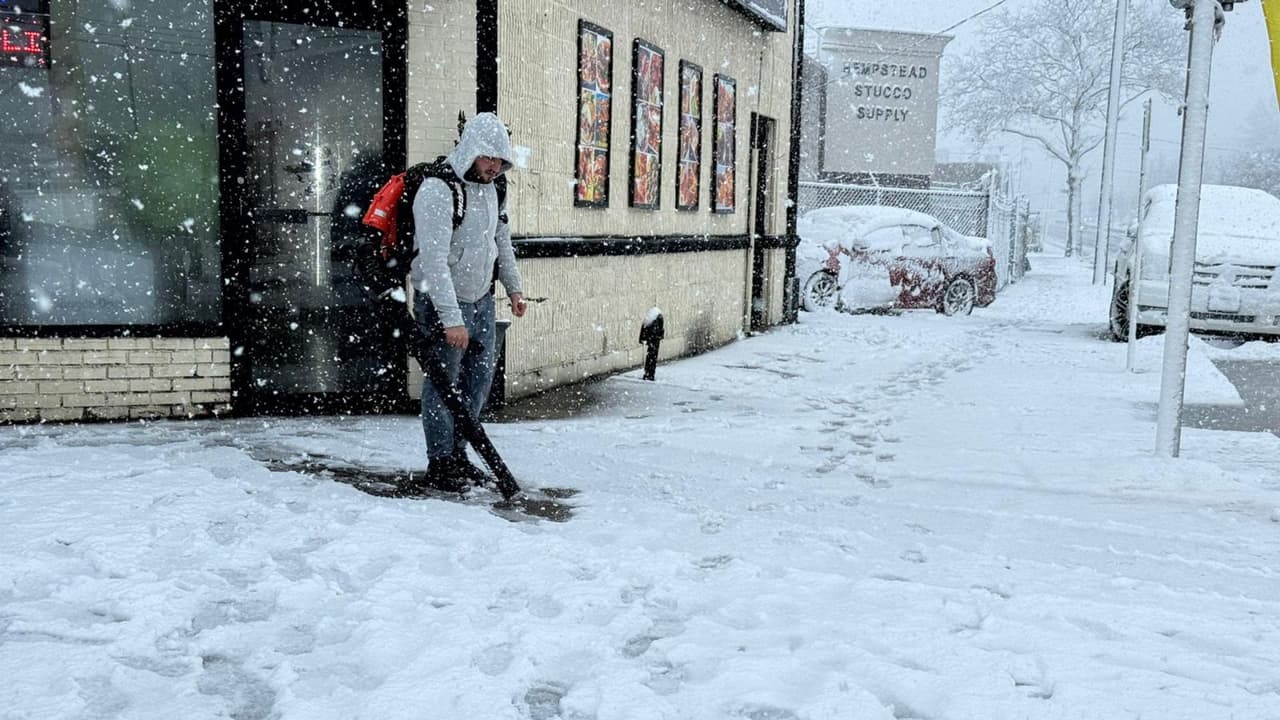 En la mañana de este martes el Servicio Meteorológico Nacional informó que hasta las 7:00 de la mañana zonas como el 
<b>condado de Orange</b> reportaban más de
<b> siete pulgadas de nieve acumulada.</b>
<br>