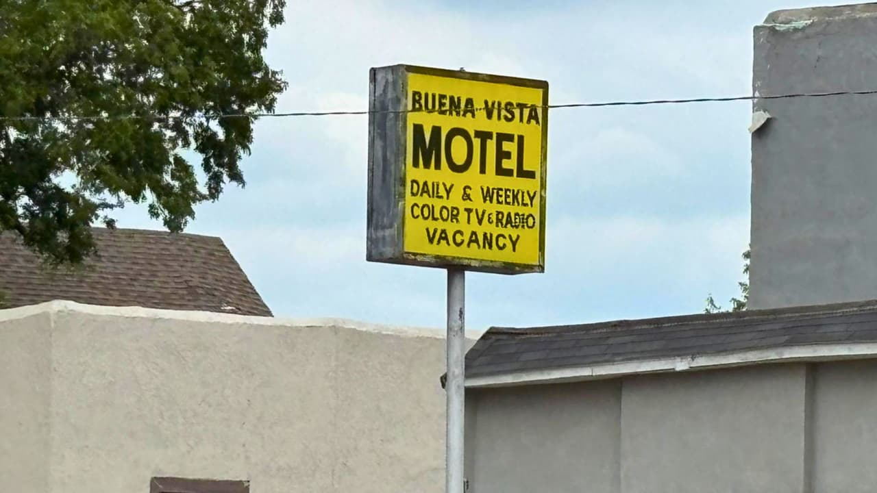 <h2 class="cms-H2-H2">¿Cómo puede ayudar la comunidad?</h2>
<br>Los detectives de homicidios siguen investigando el caso y piden a cualquier persona con información que se comunique con el Departamento de Policía de Fort Worth o de forma anónima con Crime Stoppers de Tarrant County al 
<b>817-469-8477</b>. Cada dato puede ser crucial para 
<b>entender qué motivó este ataque y si hubo más personas involucradas.</b>