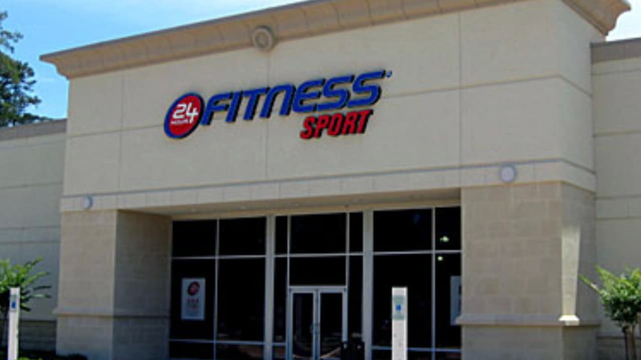 La cadena de gimnasios anunció que tuvo que tomar esta difícil decisión y uno de los 12 gimnasios afectados en el sur de Texas es la locación 
<b>West Woodlands</b> en el 10860 Kuykendahl Road, The Woodlands, Texas, 77381.