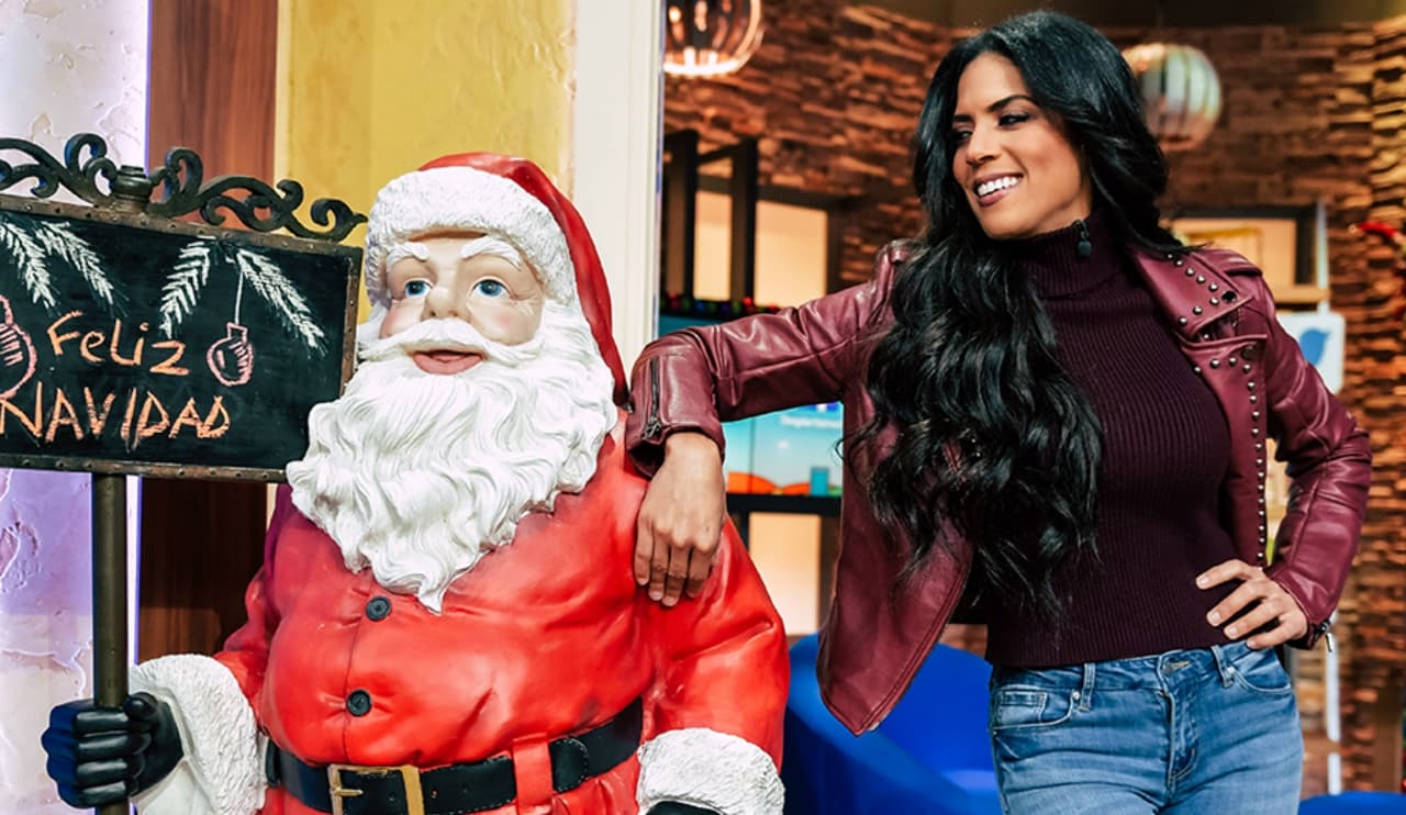 <b>FAMILIA: </b>"No me canso de decirlo. Lo más importante que me pasó este año fue 
<b>comprometerme</b> con el hombre de mis sueños. Por eso mi principal deseo es 
<b>formar una familia</b>, siempre he sido una mujer de familia y quiero hacer realidad el sueño de tener la mía".