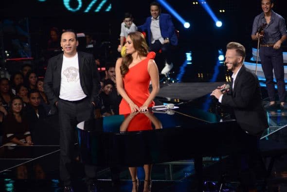 ¿Espinoza o Cristian? Ambos cantantes trataron de explicar cómo se seduce a una dama y dieron tremenda clase de consejos, los cuales aplicaron con la bella Galilea Montijo.