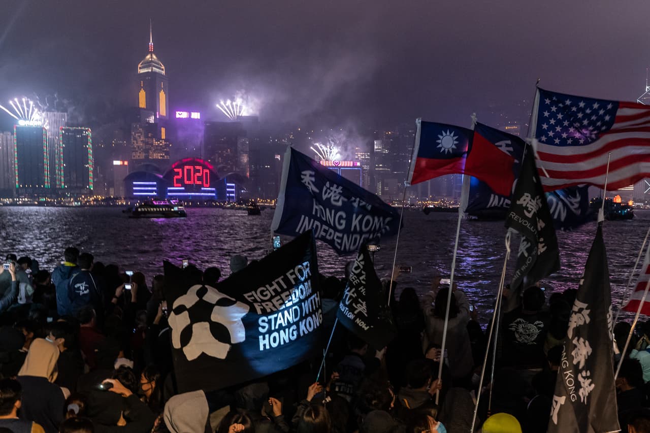 <b>Hong Kong, China.</b> Allí las celebraciones de la llegada del nuevo año contrastan con las manifestaciones contra el gobierno que contin´ùan en las calles.