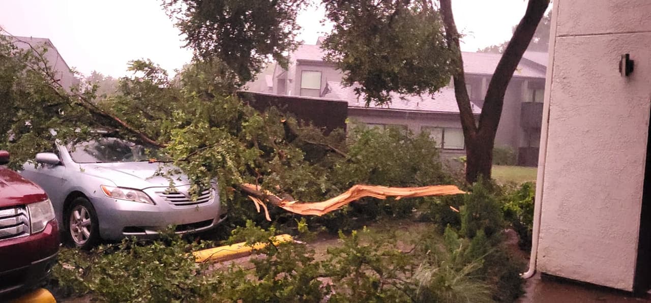 Las zonas más dañadas fueron Garland, Irving, Lewisville, Arlington, entre otros.