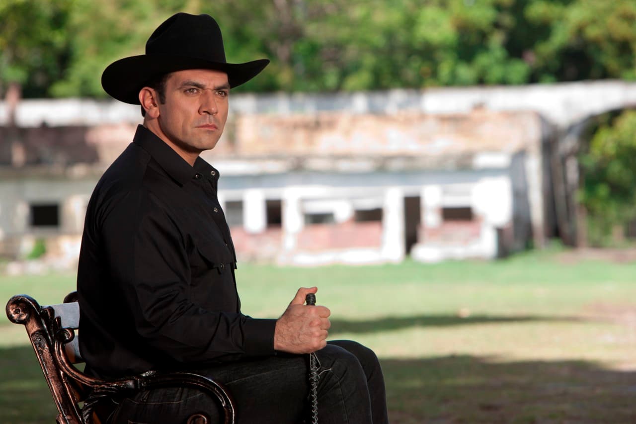 Durante el 2011 participó en la telenovela 'La que no podía amar' al lado de Ana Brenda Contreras, donde interpretó a Rogelio Montero, un personaje bastante amargado, quien no tardó en ganarse el amor de la protagonista.