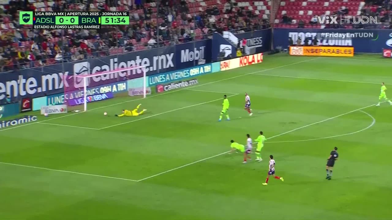 ¡Atajadón de Jurado! El arquero de Juárez saca el misil de Migue