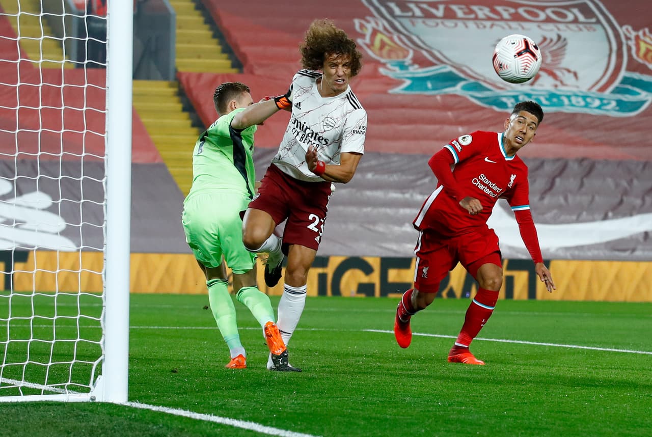 Lacazette no se rinde, el delantero del Arsenal busca igualar el marcador pero no tiene suerte