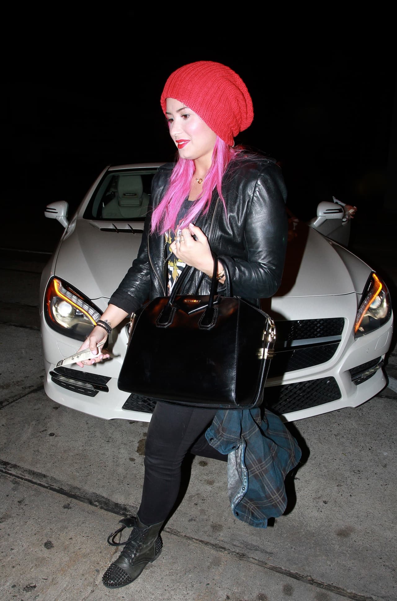 El pasado mes de julio Lovato le escribió a Gomez un tuit donde decía: "Me encanta tu nueva canción Fetish. Hemos recorrido mucho camino desde nuestros días de Barney". La primera señal de que la ex novia de Wilmer Valderrama deseaba reanudar su amistad con Gomez.