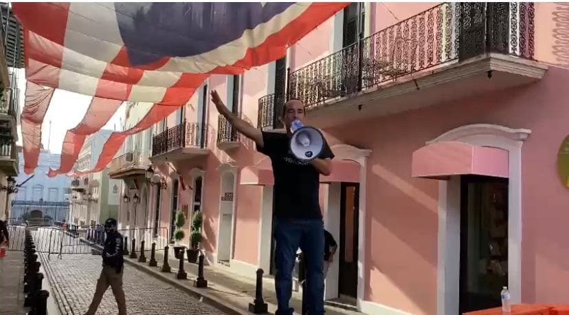 El candidato independiente a la gobernación, Eliezer Molina, celebró este domingo su cierre de campaña en la Calle Fortaleza de San Juan.