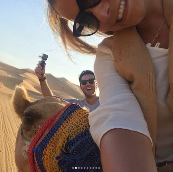 Los ahora esposo también estuvieron en el desierto de Abu Dabi, en los Emiratos Árabes Unidos.