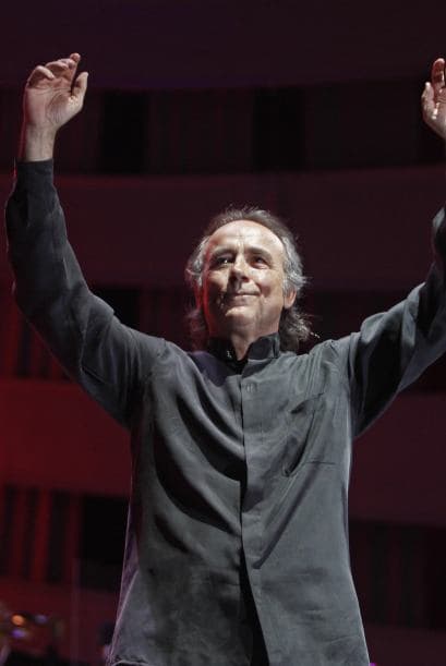 En 2010, en México, recibió la Orden del Águila Azteca en grado de insignia.