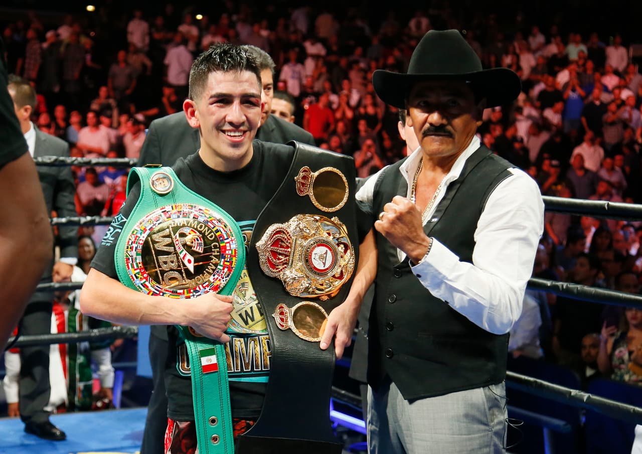 Leo Santa Cruz pronto definirá futuro como campeón del CMB