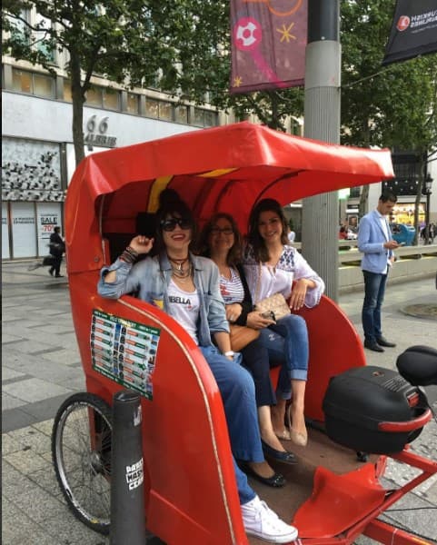 Pasándola en grande con Millie Morales y su mamita.