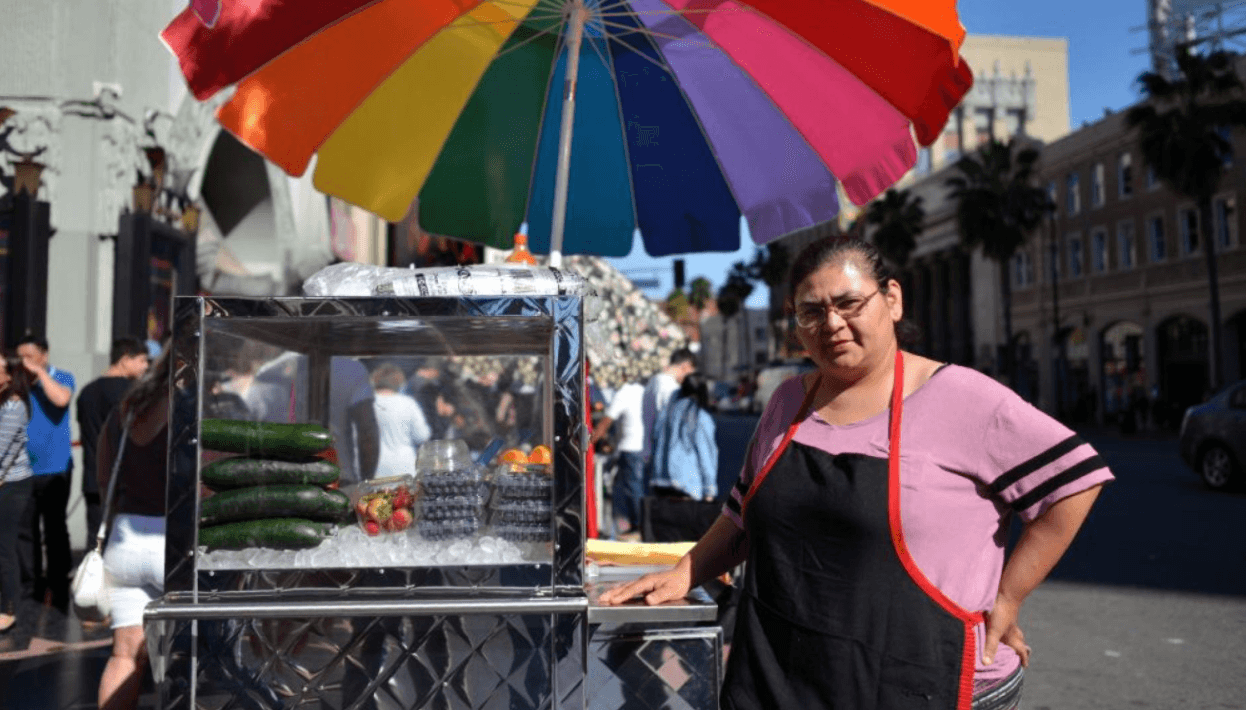 Nueva ley SB-972 : ¿De qué trata y cómo protege y apoya a los vendedores ambulantes en California?