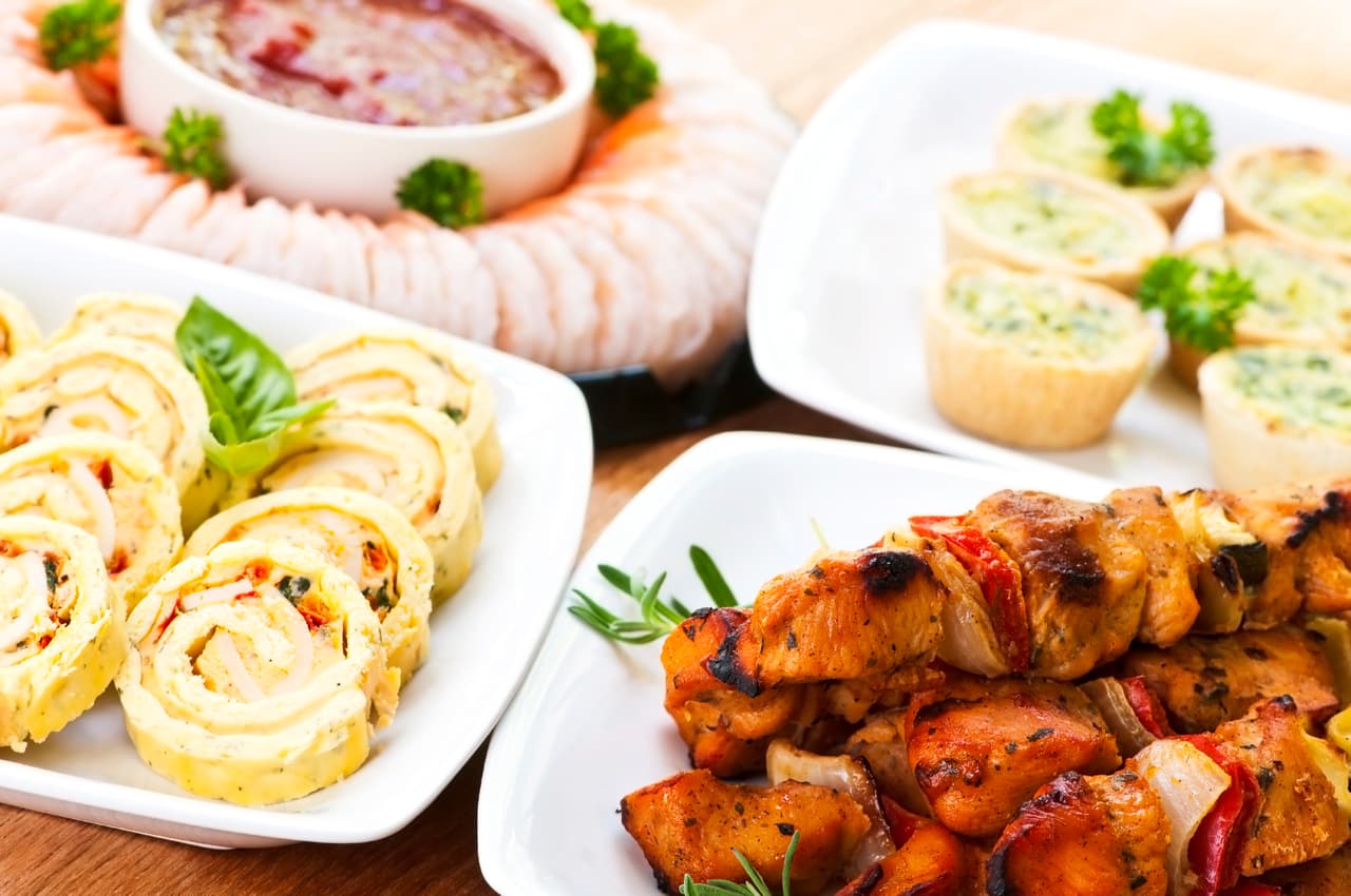 Recuerda realizar una degustación previa, para asegurarte de que los platillos tengan la calidad que deseas.