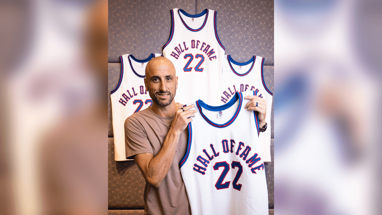 Ginóbili sabe que no hay mayor reconocimiento que ingresar al Salón de la Fama. En su discurso, recuerda los momentos especiales de su carrera en el baloncesto y con los Spurs.
<br>
<br>“No estoy aquí porque fui súper especial; estoy aquí porque fui parte de los dos equipos más importantes de los 2000s”, dice Ginóbili.