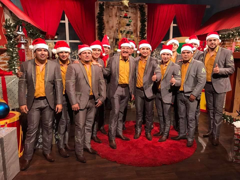 'Santa Claus le dió un beso a mamá' y otros 10 éxitos navideños