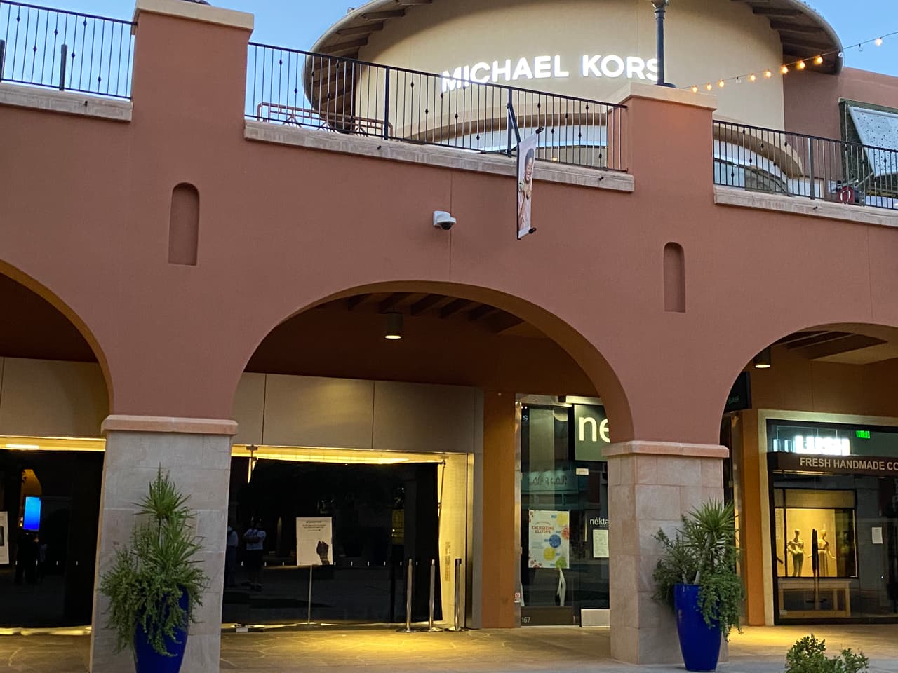 Solo dos restaurantes reabrieron sus comedores, el resto permanecen cerrados.