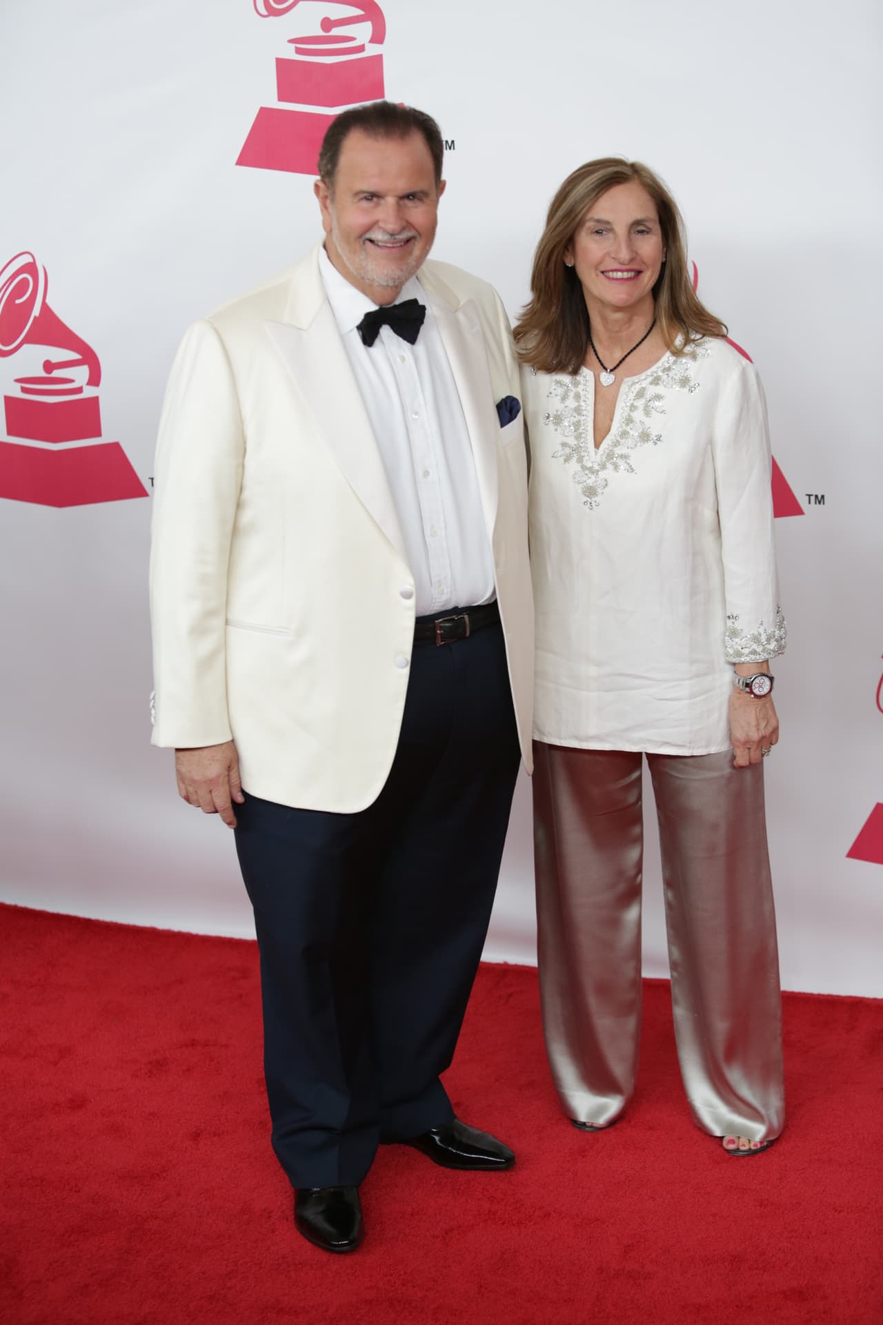 Una alfombra donde predominó la pureza del blanco, así estuvo la ceremonia de Persona del Año donde el homenajeado fue Roberto Carlos.
