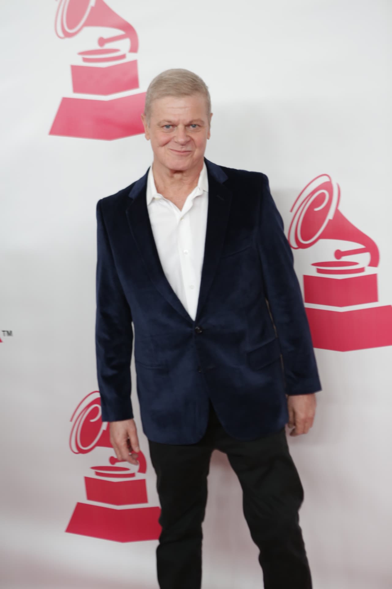 Una alfombra donde predominó la pureza del blanco, así estuvo la ceremonia de Persona del Año donde el homenajeado fue Roberto Carlos.