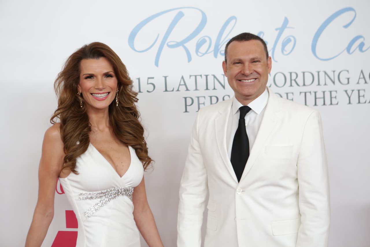 Una alfombra donde predominó la pureza del blanco, así estuvo la ceremonia de Persona del Año donde el homenajeado fue Roberto Carlos.