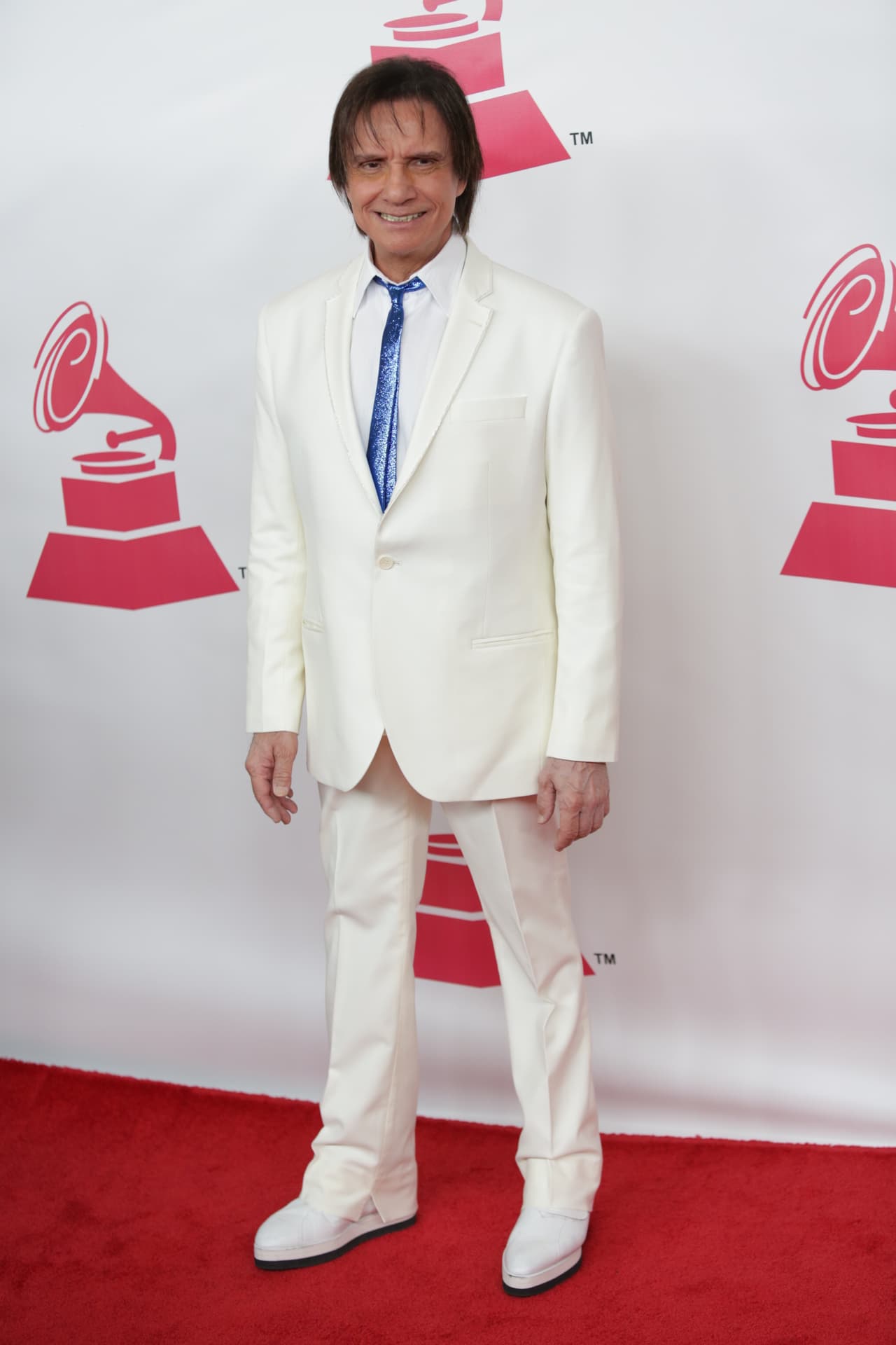 Una alfombra donde predominó la pureza del blanco, así estuvo la ceremonia de Persona del Año donde el homenajeado fue Roberto Carlos.