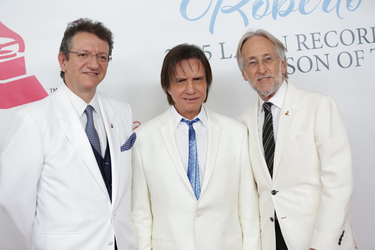 Una alfombra donde predominó la pureza del blanco, así estuvo la ceremonia de Persona del Año donde el homenajeado fue Roberto Carlos.
