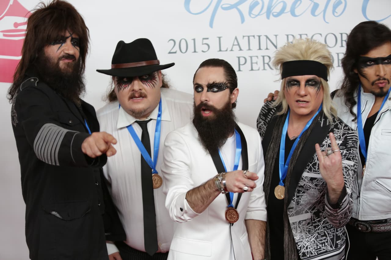 Una alfombra donde predominó la pureza del blanco, así estuvo la ceremonia de Persona del Año donde el homenajeado fue Roberto Carlos.