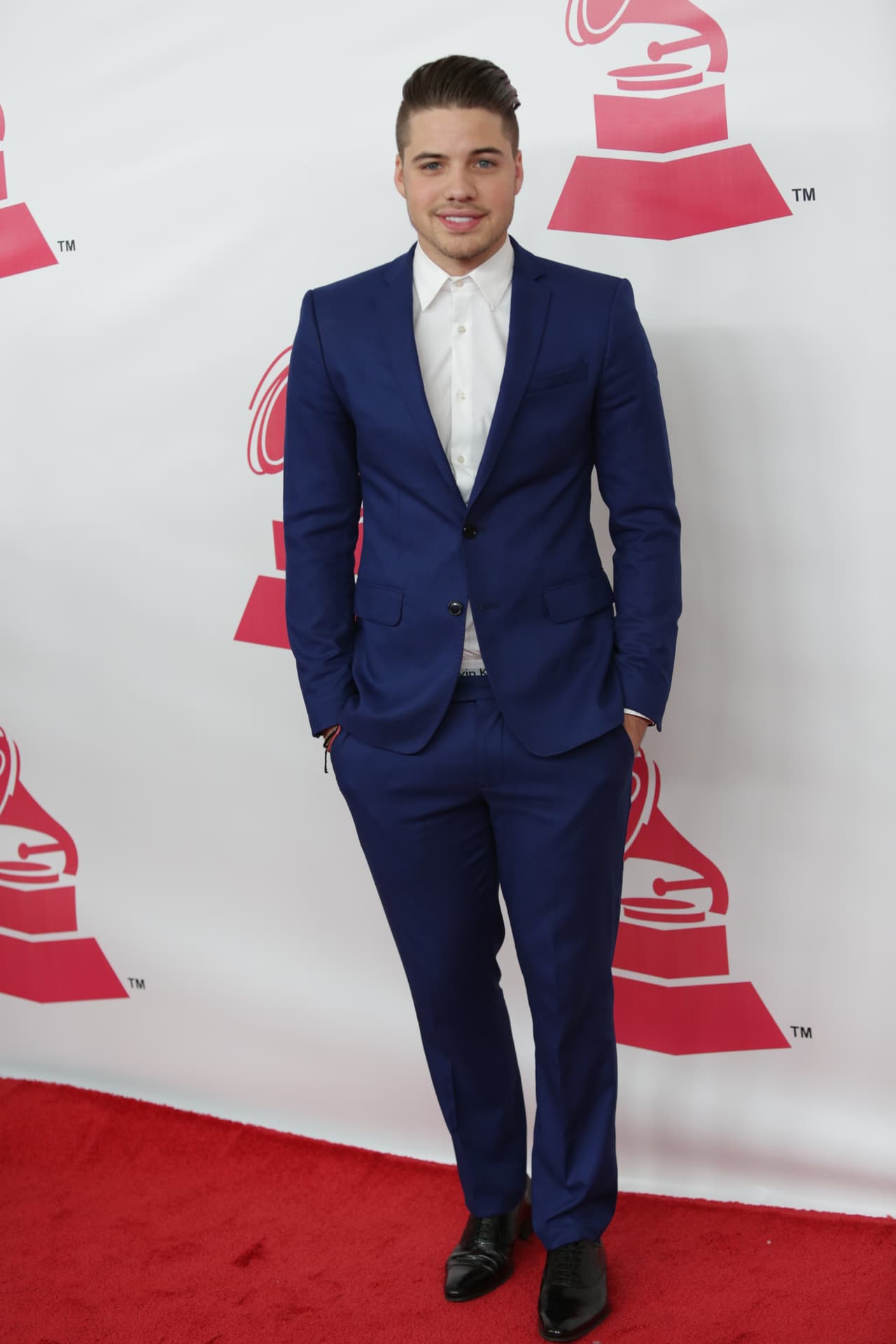 Una alfombra donde predominó la pureza del blanco, así estuvo la ceremonia de Persona del Año donde el homenajeado fue Roberto Carlos.