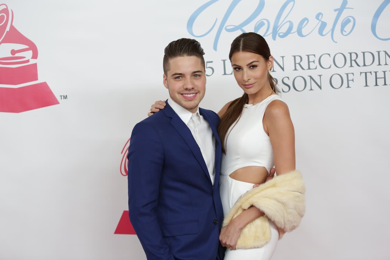 Una alfombra donde predominó la pureza del blanco, así estuvo la ceremonia de Persona del Año donde el homenajeado fue Roberto Carlos.
