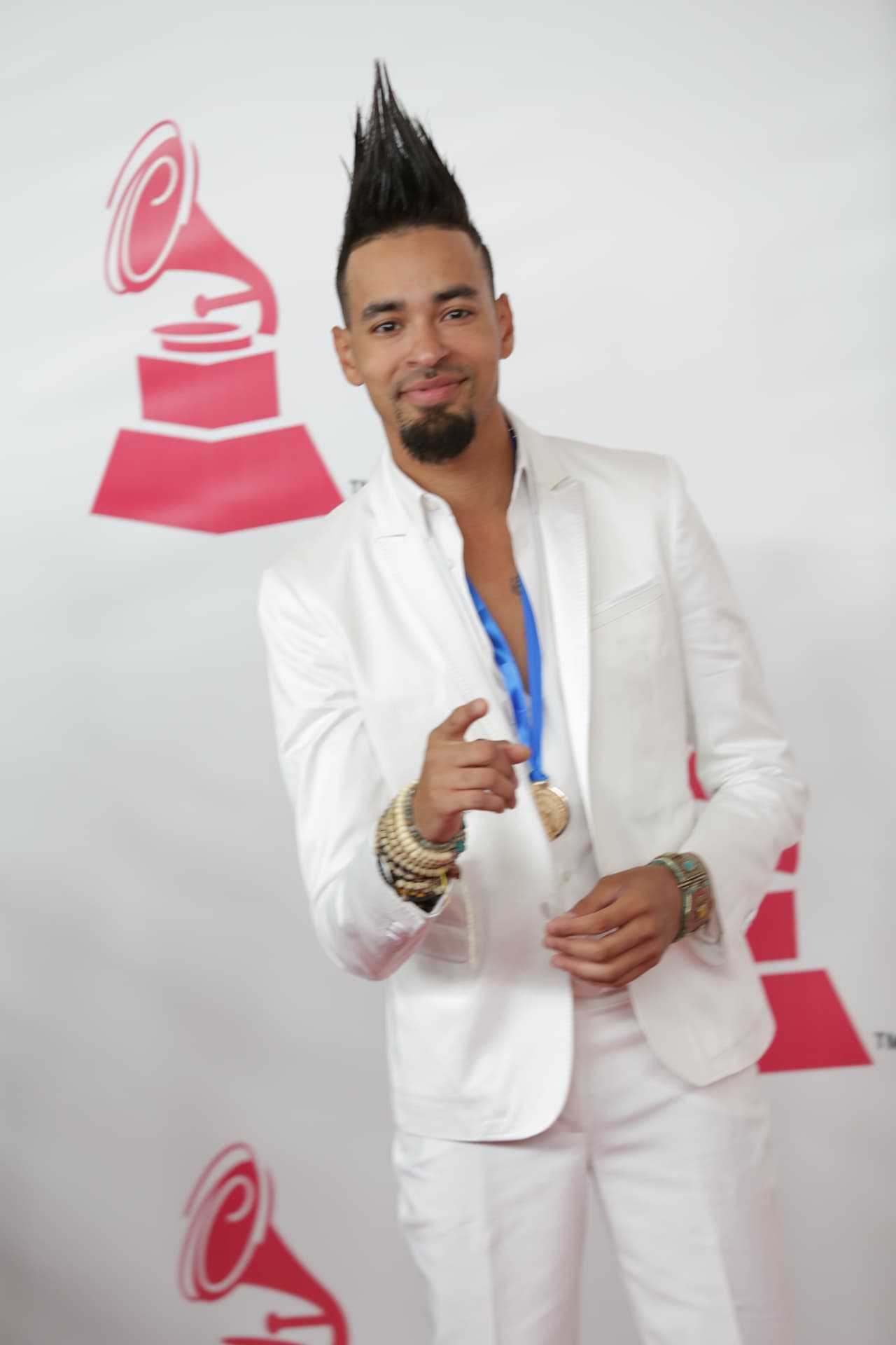 Una alfombra donde predominó la pureza del blanco, así estuvo la ceremonia de Persona del Año donde el homenajeado fue Roberto Carlos.