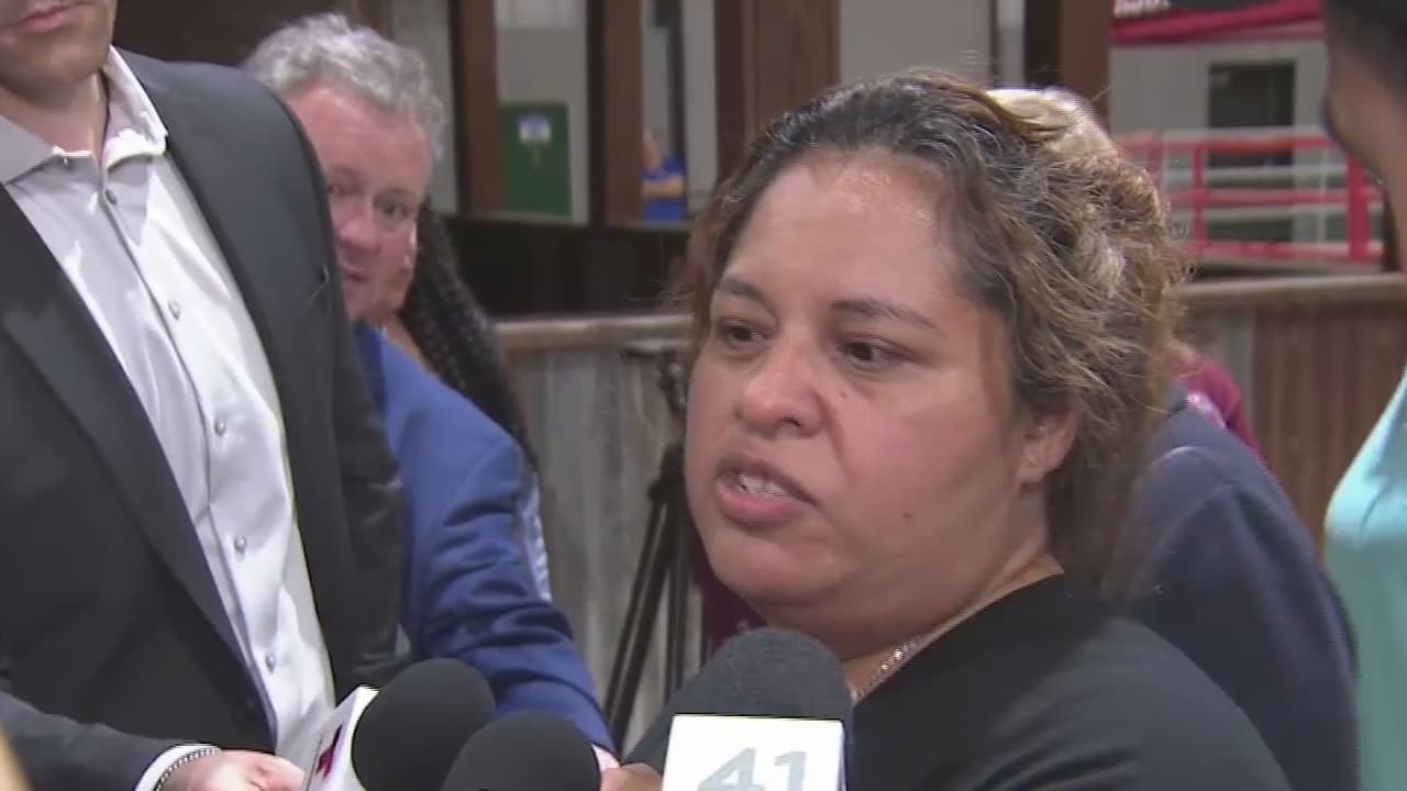 "Les dije a mis niños que oraran", dice esta maestra, sobreviviente de la masacre de Uvalde. Ella tenía 16 niños a su cargo y cuenta cómo los escondió en pleno tiroteo.