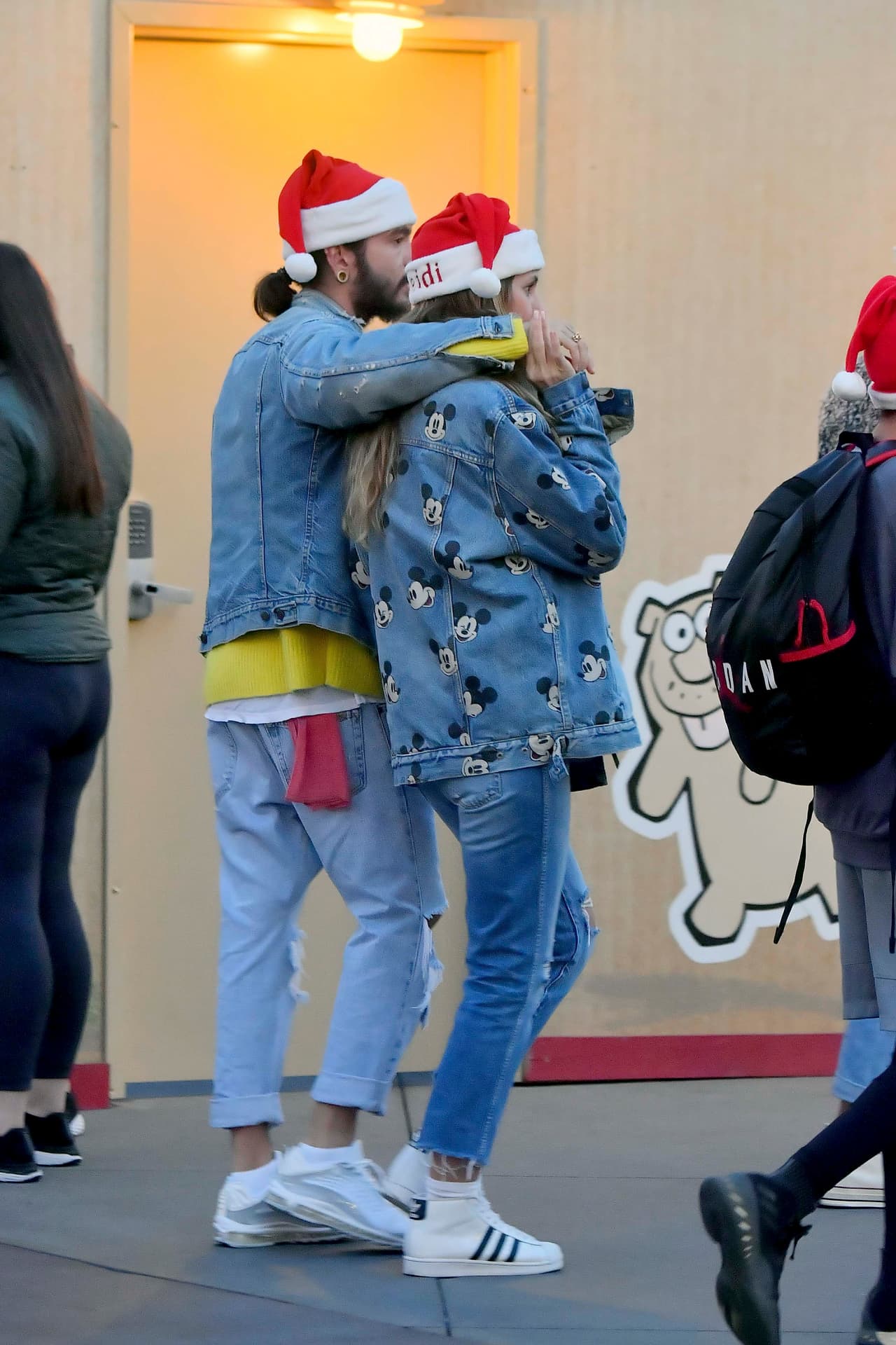 En varias ocasiones la pareja fue captada muy cariñosa caminando por el lugar.