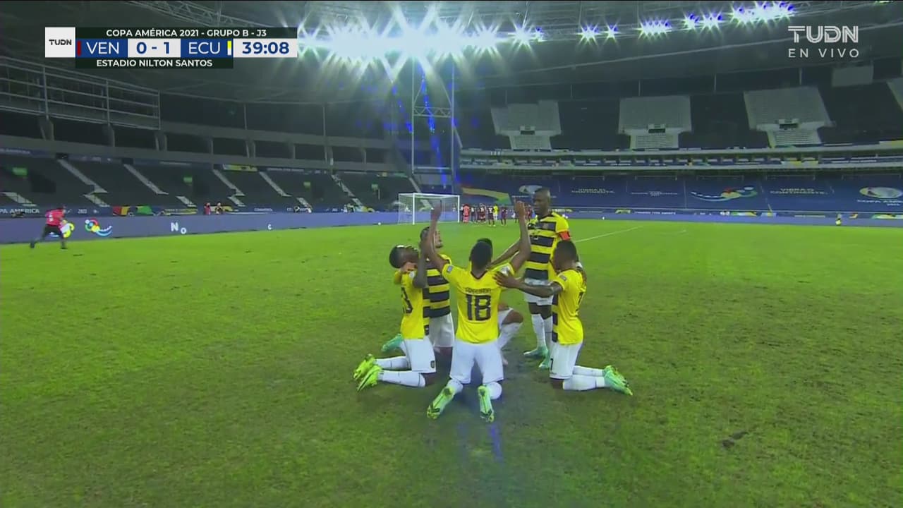 Enredo en el área y cae el gol! Ayrton Preciado adelanta 0-1 a Ecuador