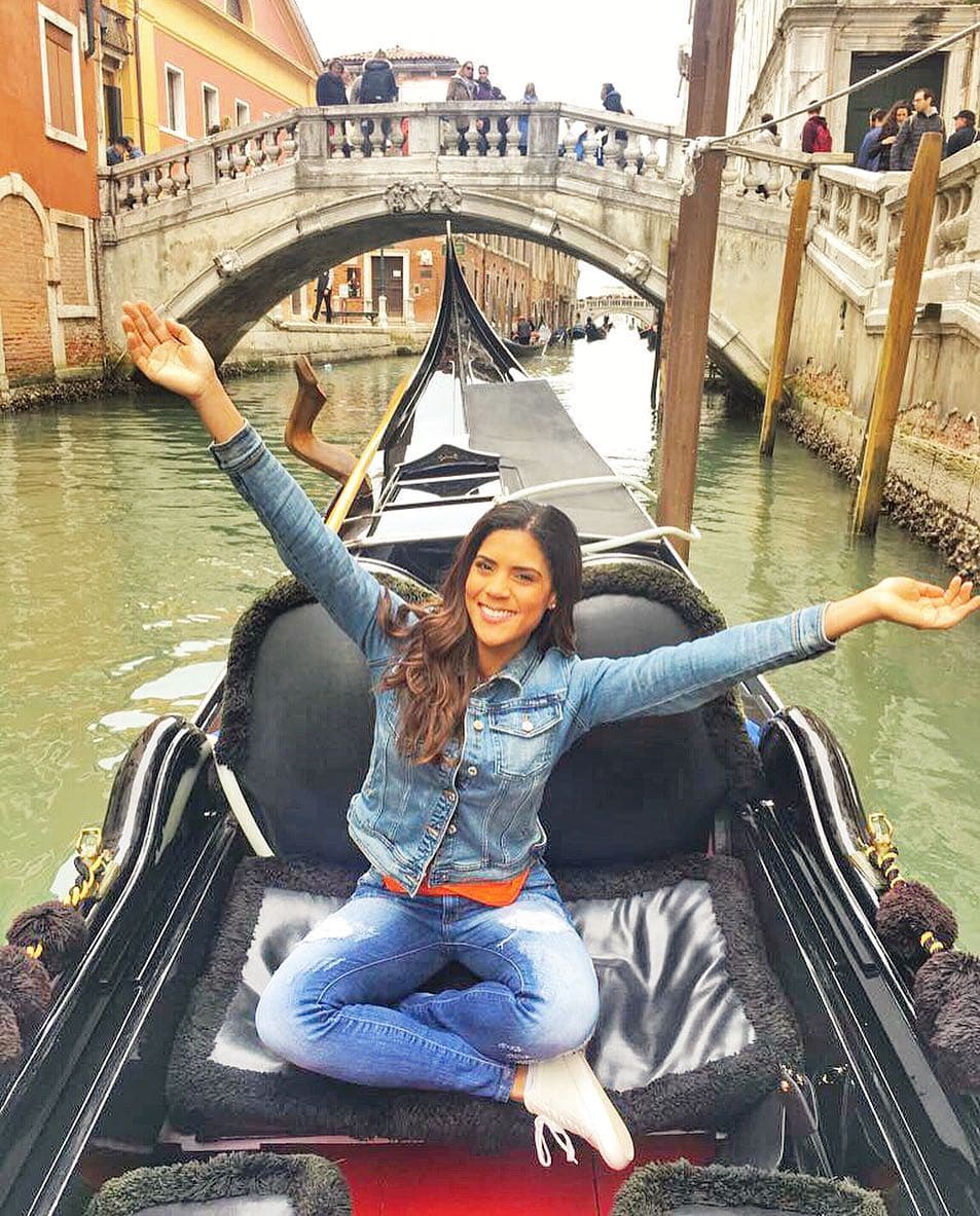 Francisca paseó por los lugares más emblemáticos de la región, entre ellos el Coliseo de Roma y los canales de Venecia.