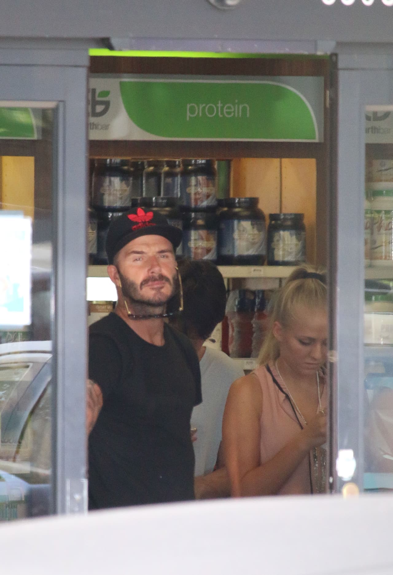 No es la primera vez que el exfutbolista se muestra molesto con los paparazzi.