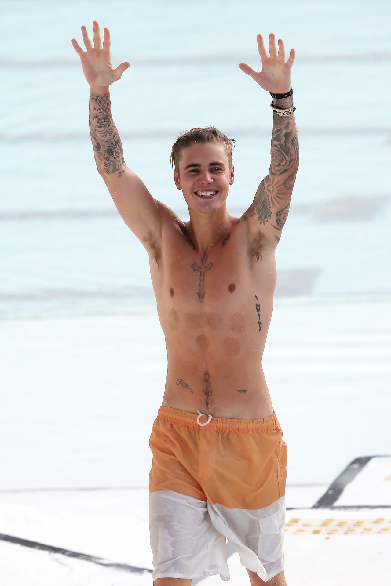 En la mayoría de las ocasiones su nombre suena por sus comportamientos pero también por su abdomen escultural.