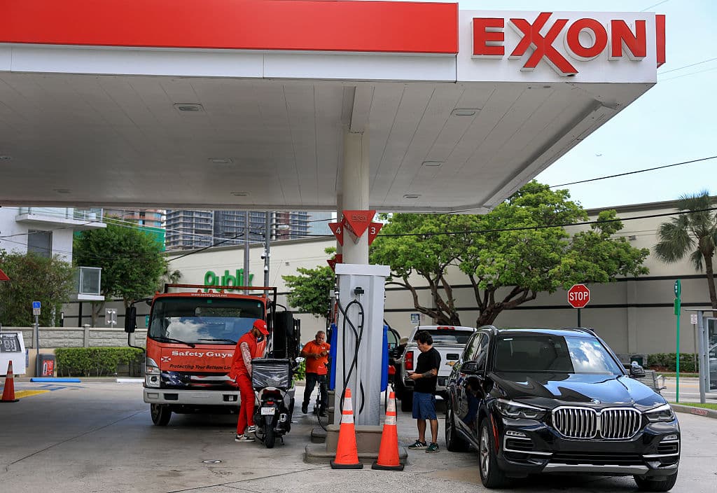 <b>Precio del crudo</b>: El petróleo estadounidense se cotiza a
<b>$62 por barril</b>, frente a los
<b>$78 por barril </b>de hace un año.