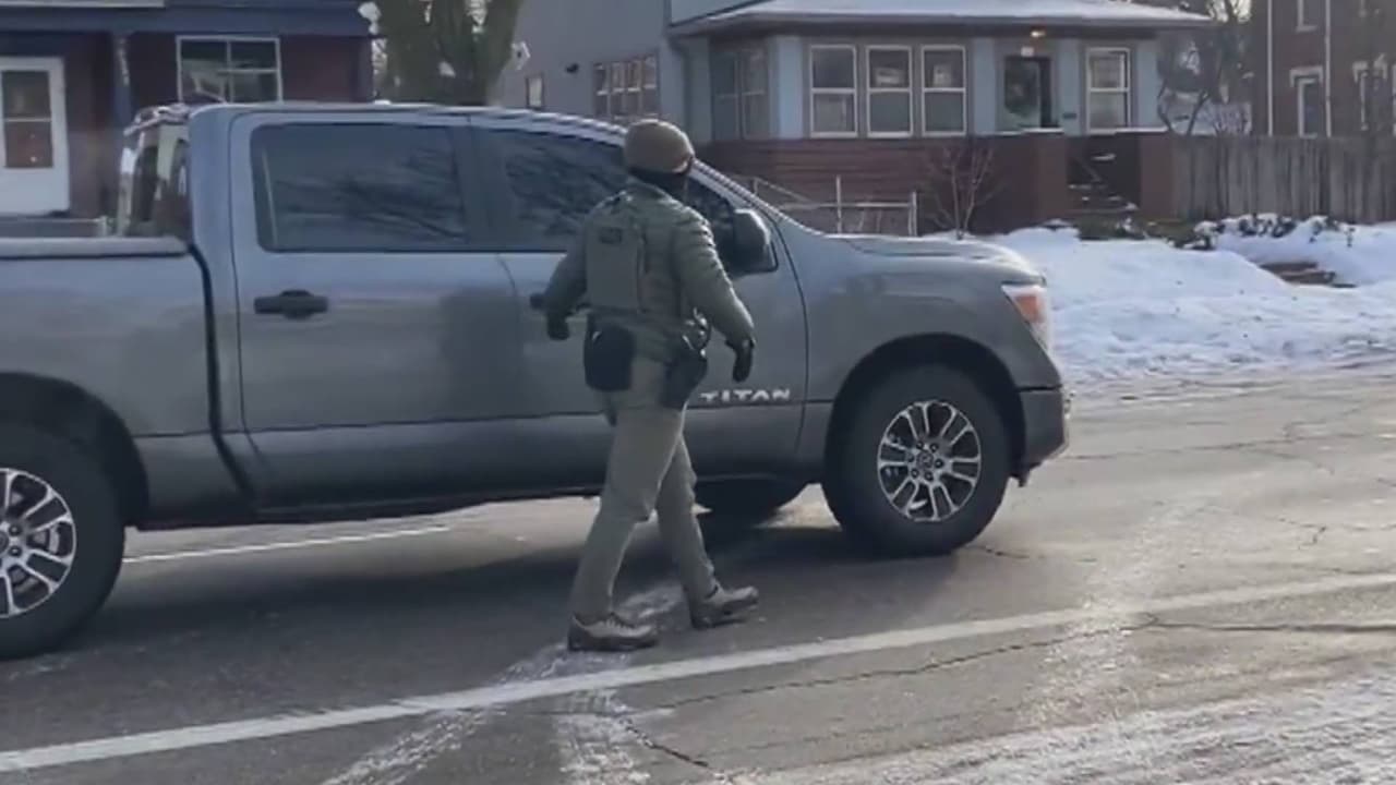 ¿En qué circunstancias un agente de ICE puede abrir fuego? Lo investigamos