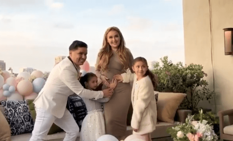 El 18 de diciembre la pareja confirmó que tendrían una niña a la que llamarían Dalett.