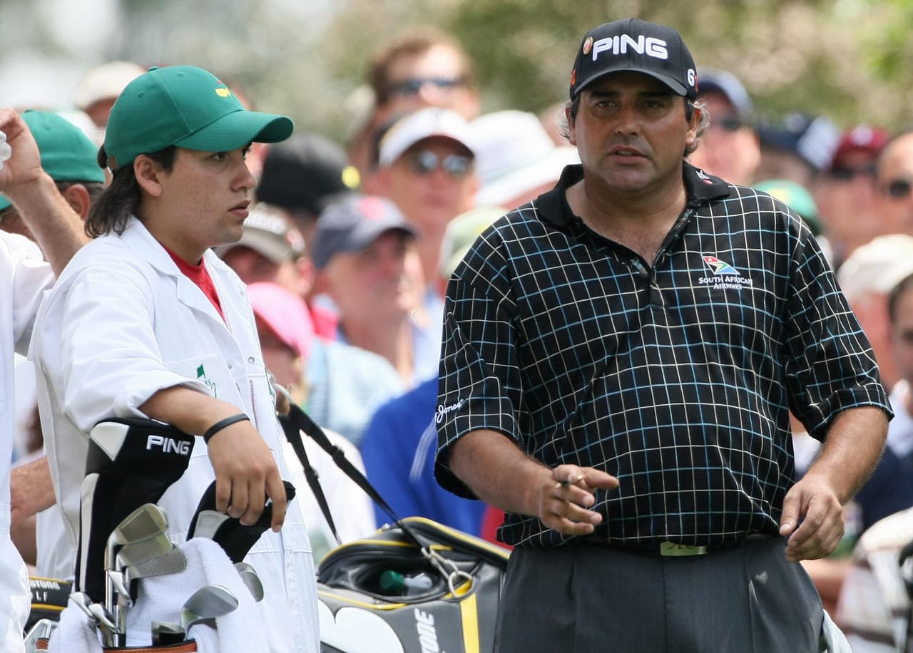 Cabrera convirtió a su hijo Ángel en su caddie como forma de compartir más en familia, a pesar de que en 2009 su pareja Silvia Rivadero decidiera separarse.