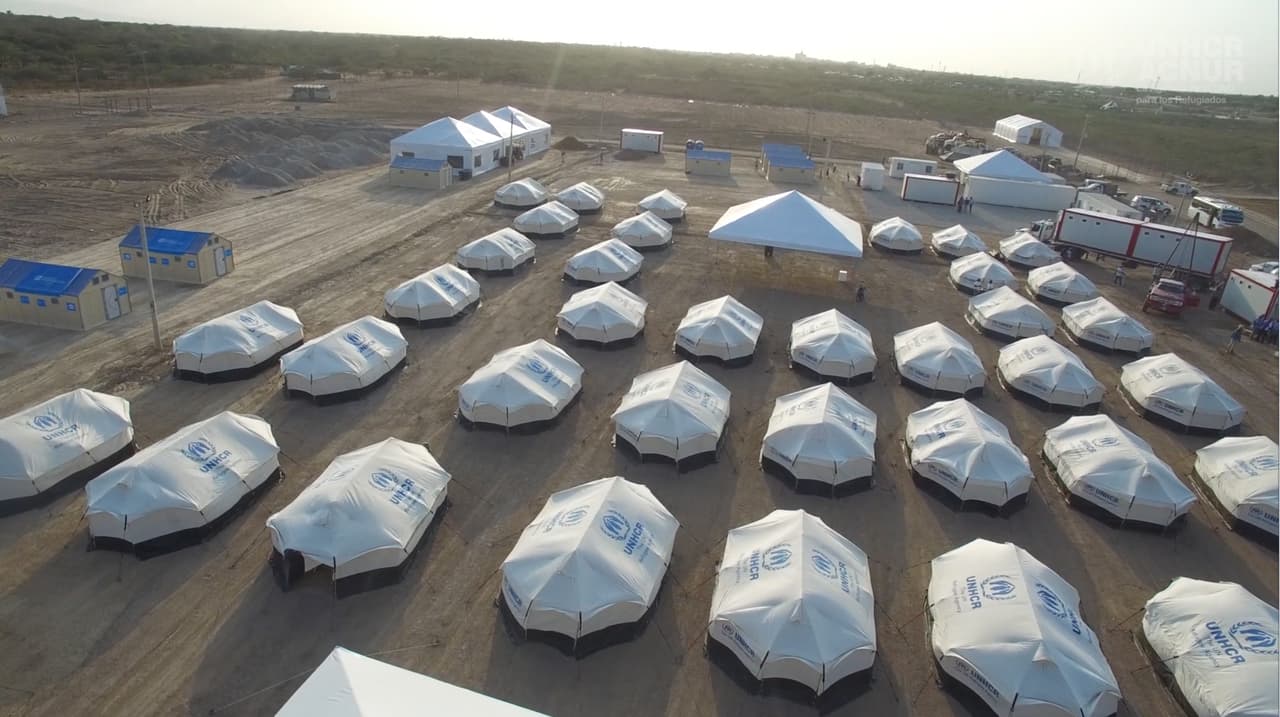 Vista aérea del campamento para migrantes y refugiados venezolanos en Macaio, Colombia. El campamento actualmente cuenta con 50 carpas y unos 200 habitantes, pero puede expandirse para albergar hasta mill personas.