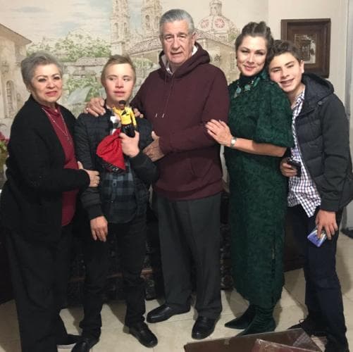 "Ambos son unos guerreros, cada uno tiene su personalidad, su forma de expresar amor, su forma de ser que yo respeto ampliamente y yo he aprendido muchísimo de cada uno de ellos. No puedes nunca decir quién es mejor, nunca en la vida", añadió.