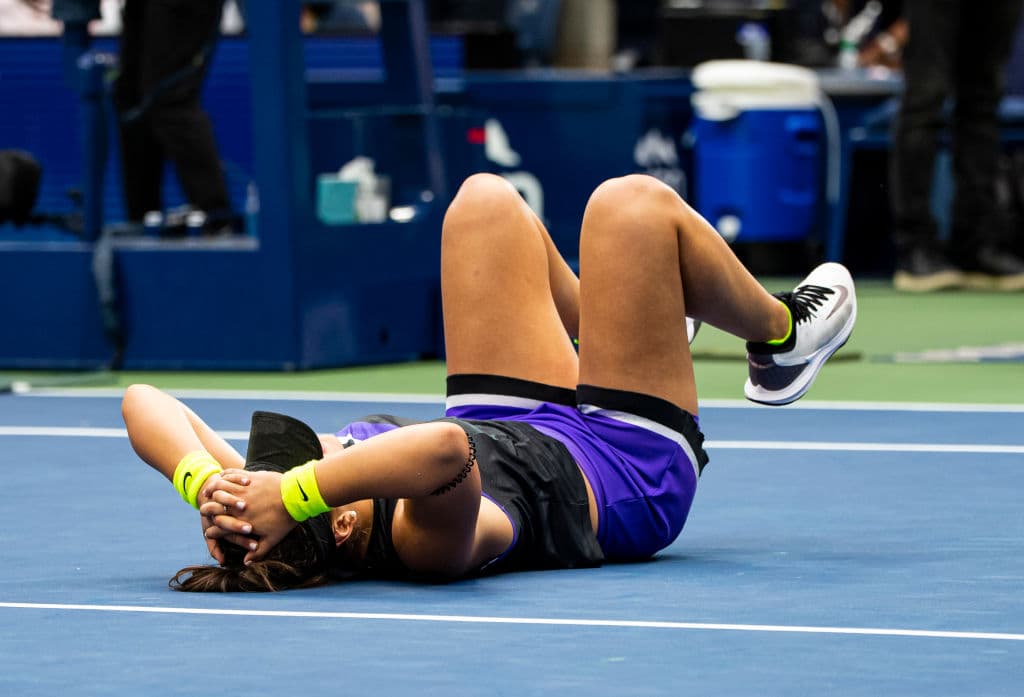 La canadiense permaneció tirada en el suelo en shock por unos segundos.