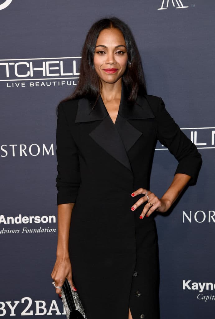 Star Trek Into Darkness (2013) - La tripulación de la nave Enterprise recibe la orden de regresar a la Tierra para enfrentarse a un terrorífico grupo que, desde dentro, ha perpetrado un ataque contra la cúpula de la Federación, sumiéndola en una profunda crisis.
<br>