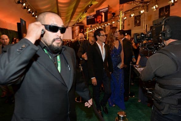 Te llevamos detrás de cámaras y mira todo lo que pasó mientras tus artistas desfilaban por la alfombra verde. 